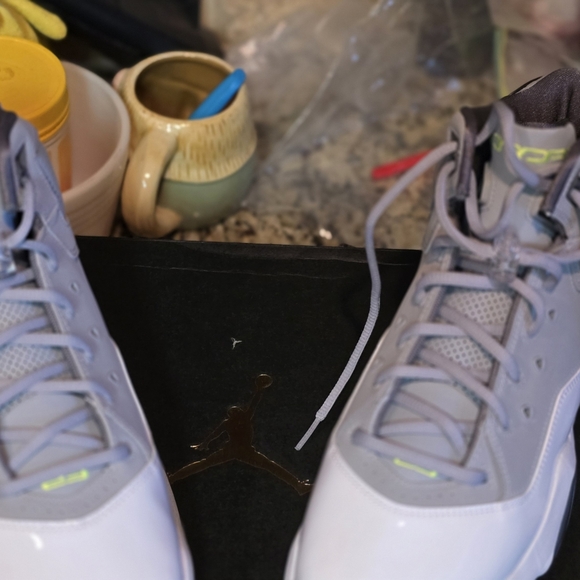 Brand new still in the og box Jordan's i thought I ordered a 10.5 and I didn't - Picture 3 of 3